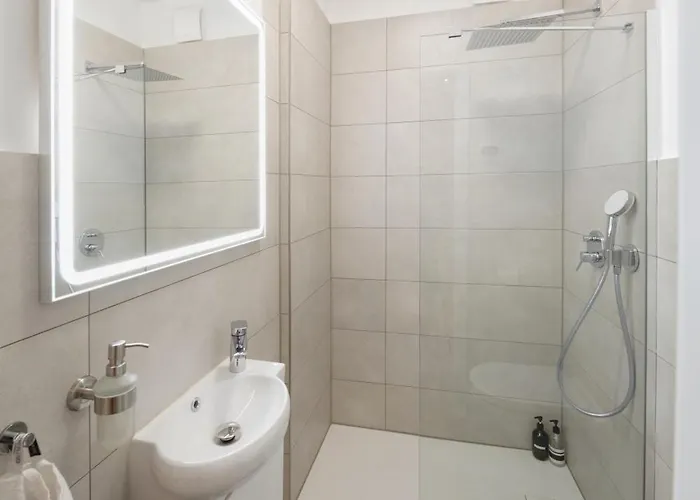 Jaybnb - Premium Zentral In Apartmán *